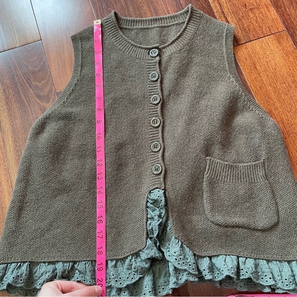 Saku New York Sleeveless Knit Vest Olive Green Top with Lace Trim Button Down S - Picture 8 of 8